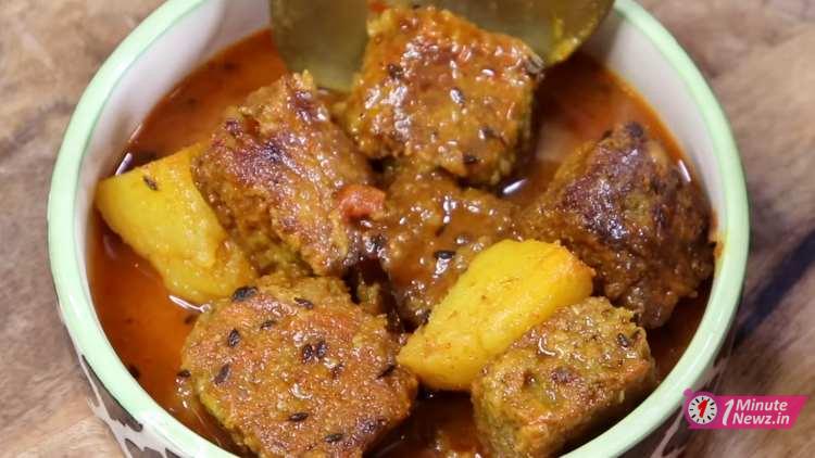 unique style potol dhokar dalna recipe