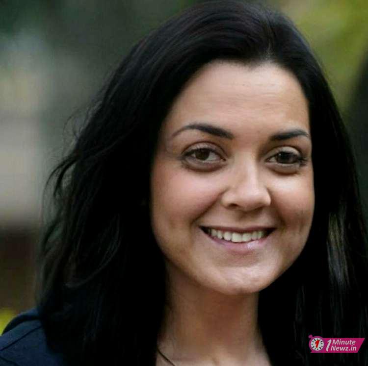 bobby deol as girl